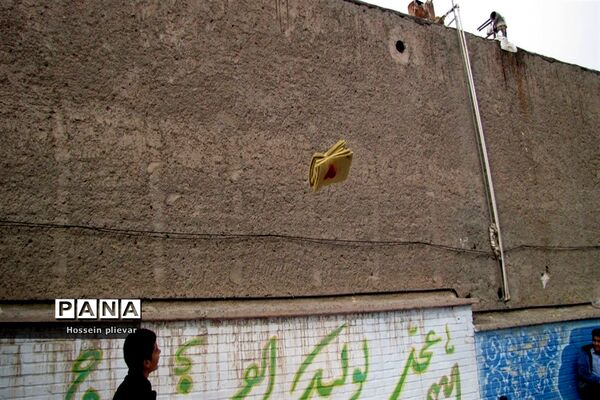 مسابقات نجات تخم مرغ در دبیرستان شهید نواب صفوی بیرجند