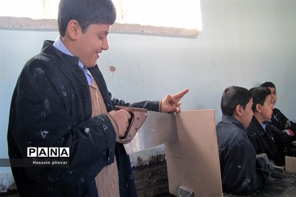 اولین روز از جلسه کارگاه دبیرستان شهید نواب صفوی با حضور کلاس هفتم