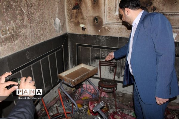 بازدید معاون وزیر از مدرسه حادثه دیده در  زاهدان