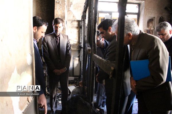 بازدید معاون وزیر از مدرسه حادثه دیده در  زاهدان