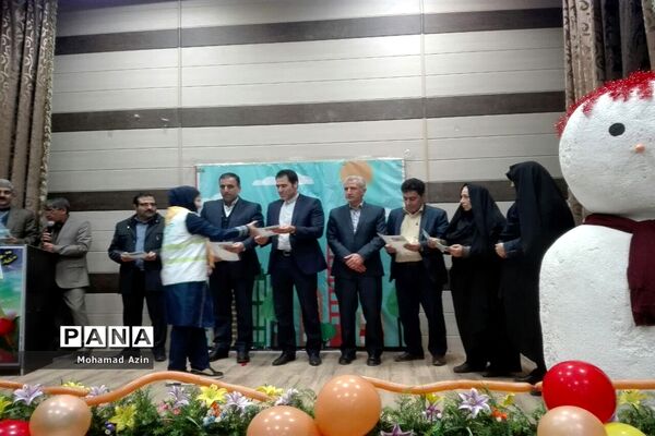 تقدیر از برگزیدگان مسابقات پیشتازان
