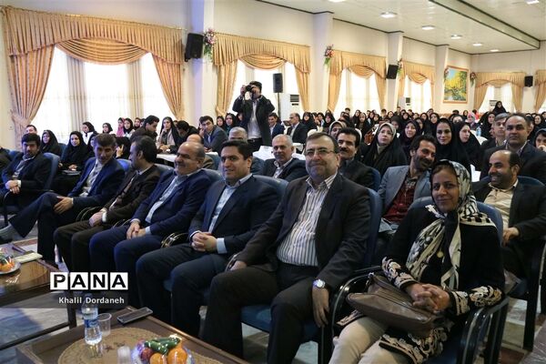 تجلیل از معلمان و دانش‌آموزان پژوهنده برتر مازندران