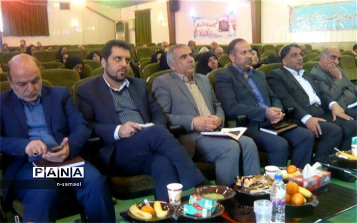 مجمع موسسان مدارس ومراکز غیر دولتی در سالن شهیدچمران ناحیه 4برگزار شد