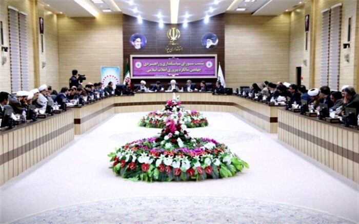 اطلاع رسانی ‌مناسب به مردم و جلب مشارکت آنها در برنامه‌های بزرگداشت پیروزی انقلاب