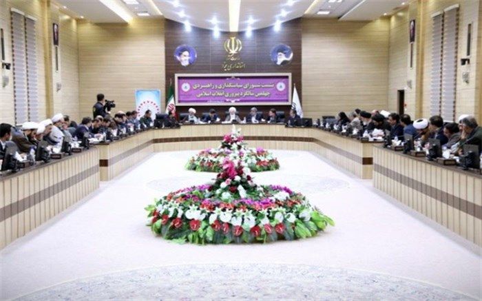 اطلاع رسانی ‌مناسب به مردم و جلب مشارکت آنها در برنامه‌های بزرگداشت پیروزی انقلاب