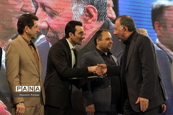 همایش تجلیل از خیرین مدرسه‌ساز در زلزله کرمانشاه