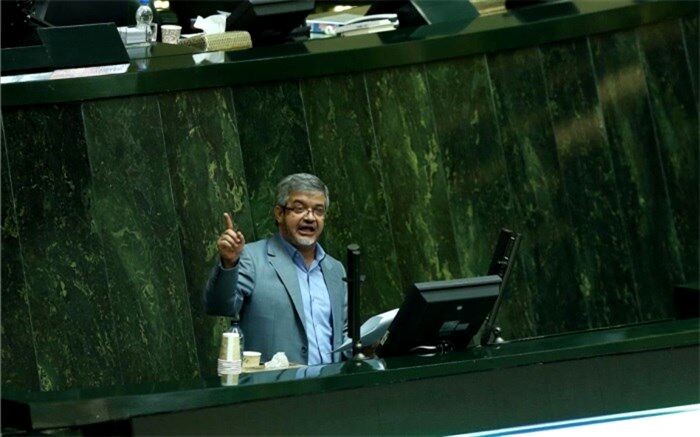 انتقاد عضو هیات رئیسه مجلس از اظهارات امام جمعه تهران درباره 9 دی
