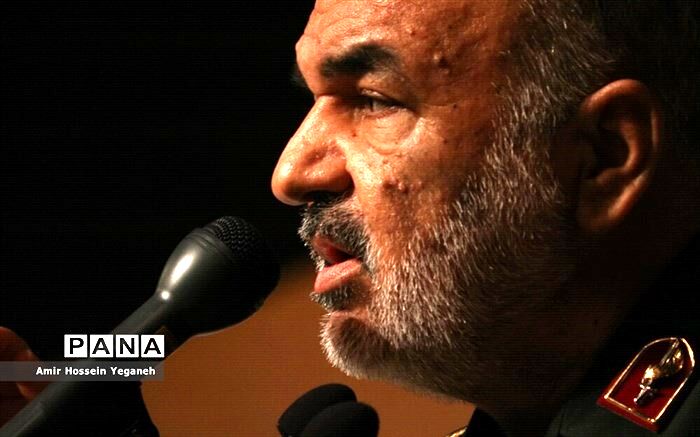 سردار سلامی: هرکجا با دشمن درگیر شدیم، قوی‌تر شدیم