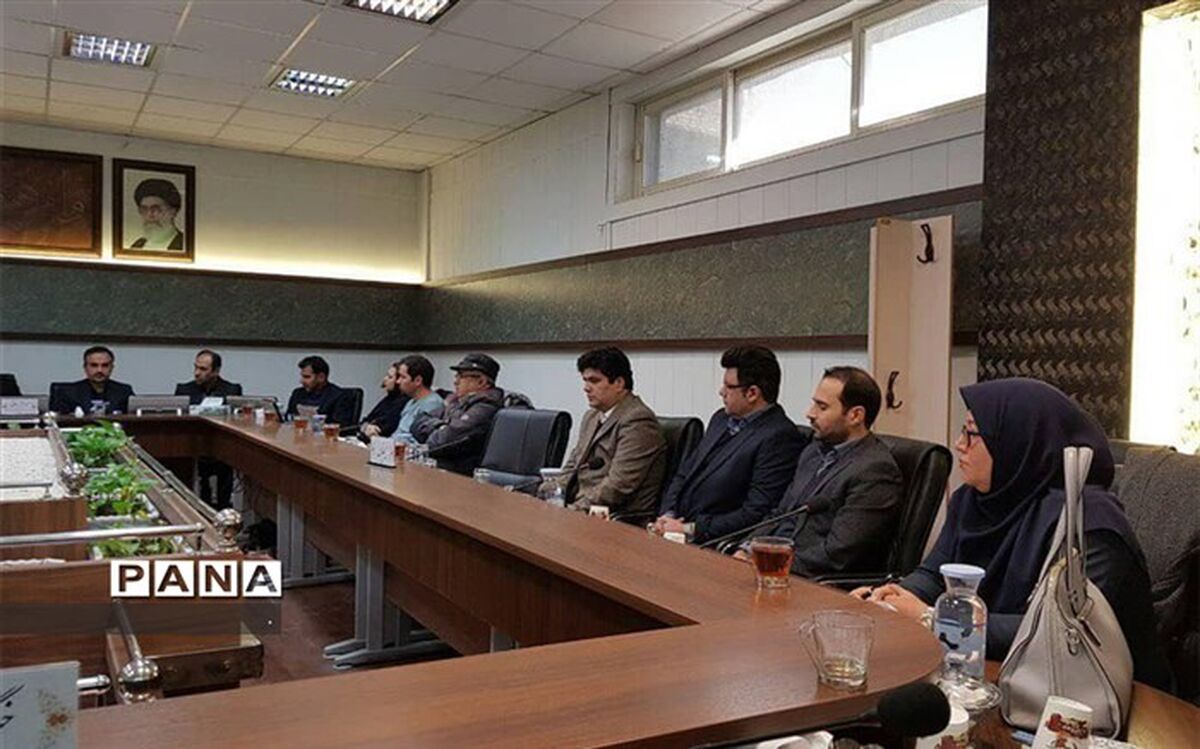 حضور مدیر دبیرستان دخترانه سما شیروان به عنوان پژوهشگر شاخص در شورای شهر بجنورد