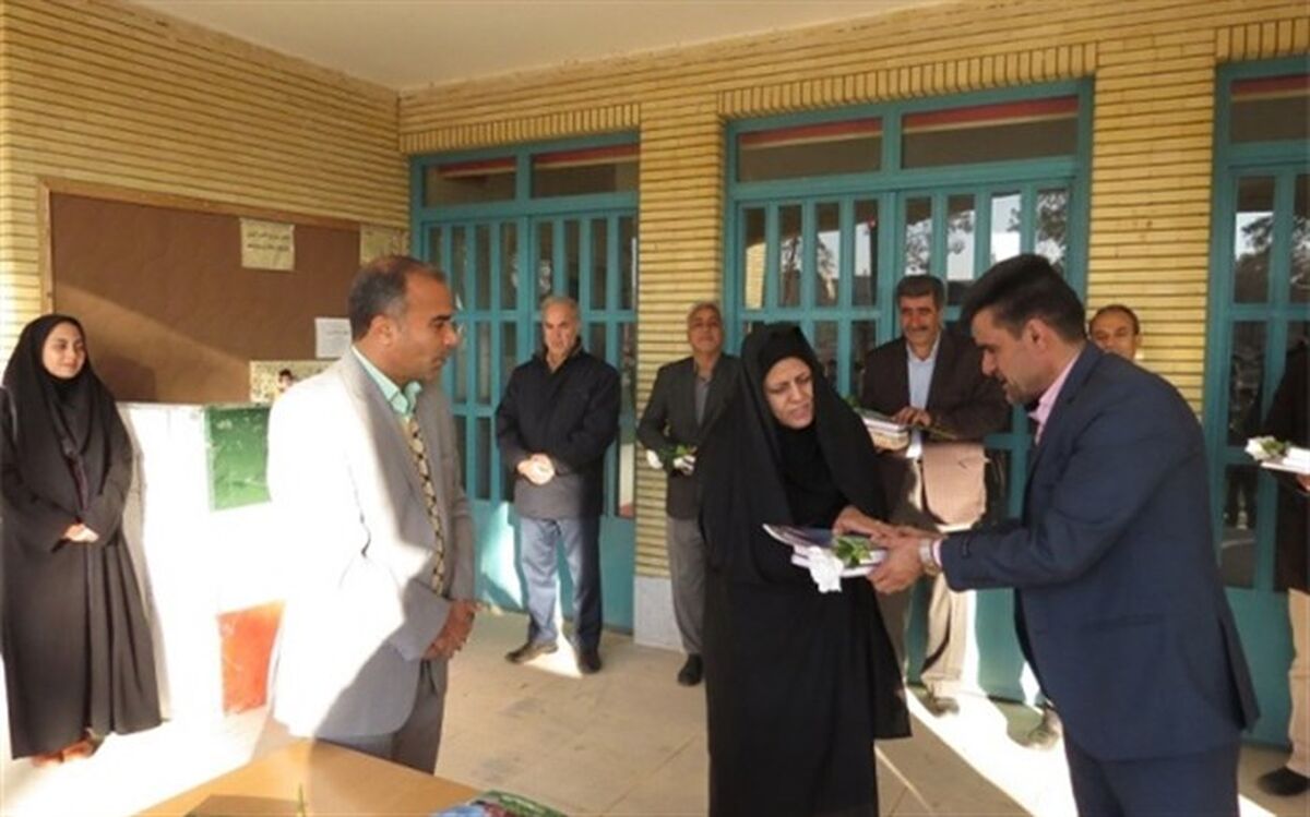 مراسم گرامیداشت سالروز تشکیل نهضت سواد آموزی در اردستان