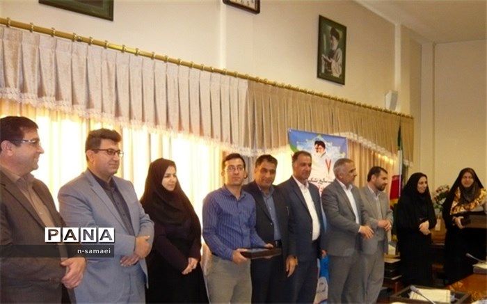 جلسه گرامیداشت سالروز نهضت سواد آموزی به فرمان امام خمینی (ره) در آموزش وپرورش ناحیه 4برگزار شد