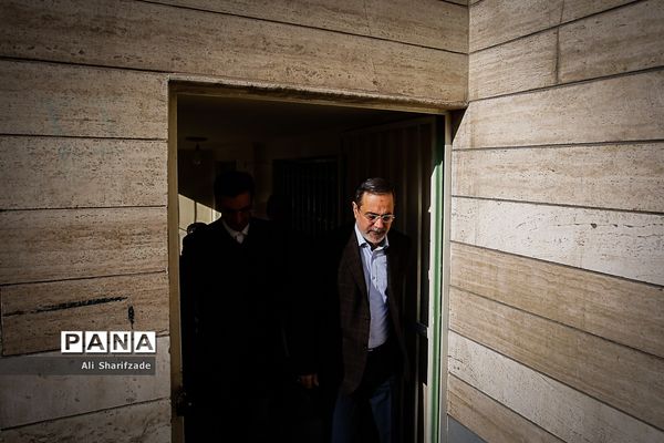 حضور سرزده وزیر آموزش و پرورش  در جشن سال نو دانش‌آموزان ارمنی