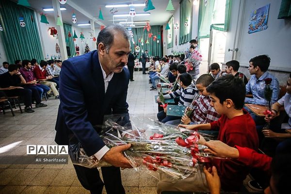 حضور سرزده وزیر آموزش و پرورش  در جشن سال نو دانش‌آموزان ارمنی