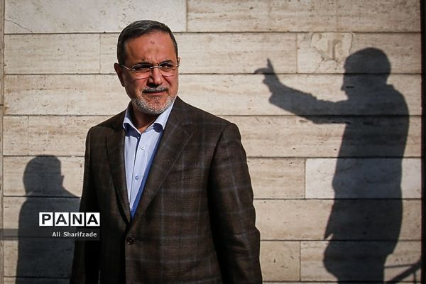 حضور سرزده وزیر آموزش و پرورش  در جشن سال نو دانش‌آموزان ارمنی