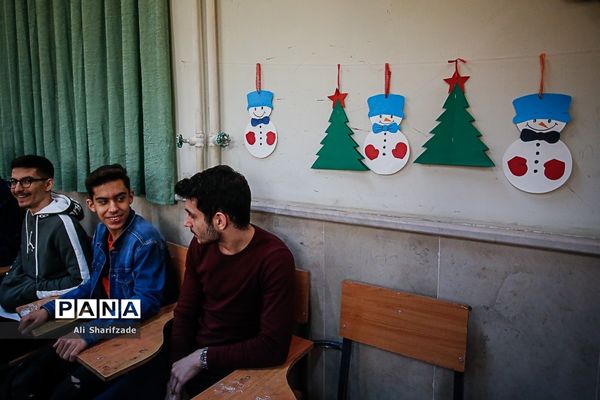 حضور سرزده وزیر آموزش و پرورش  در جشن سال نو دانش‌آموزان ارمنی