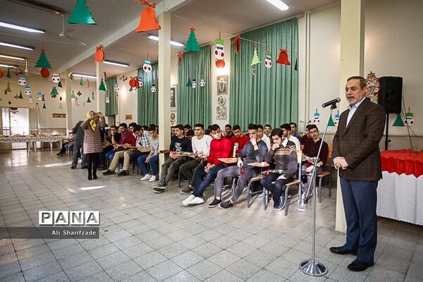 حضور سرزده وزیر آموزش و پرورش  در جشن سال نو دانش‌آموزان ارمنی
