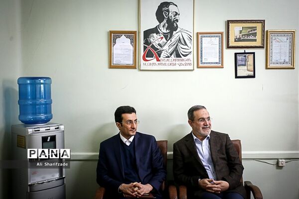 حضور سرزده وزیر آموزش و پرورش  در جشن سال نو دانش‌آموزان ارمنی