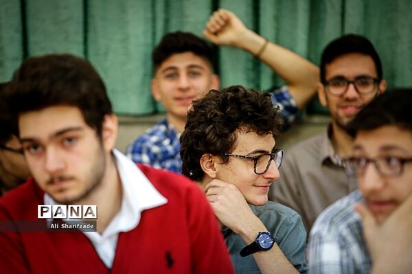حضور سرزده وزیر آموزش و پرورش  در جشن سال نو دانش‌آموزان ارمنی