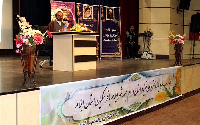 دیدار نماینده ولی فقیه و امام جمعه ایلام با فرهنگیان استان