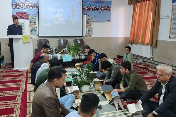 محفل انس با قرآن و یادواره شهدای دانش‌آموز در مدرسه شاهد شهید بشارت 