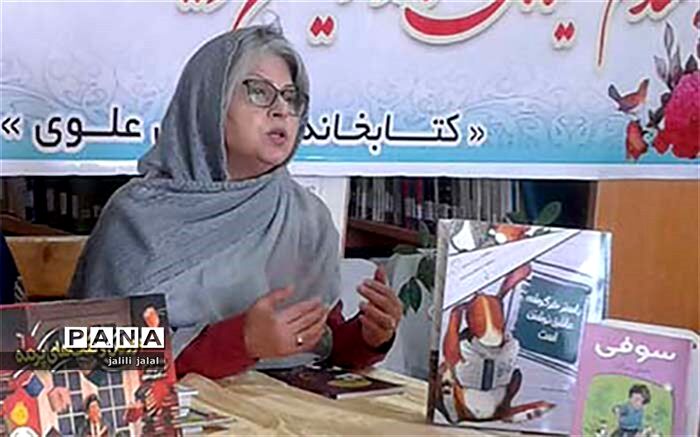 ترجمه داستانها باعث آشنایی با مردم نقاط دیگر می‌شود