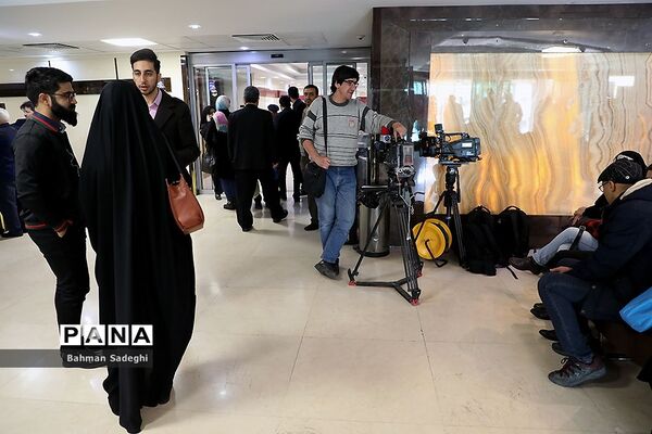 بیمارستان خاتم‌الانبیاء پس از اعلام خبر وخامت حال آیت‌الله هاشمی شاهرودی