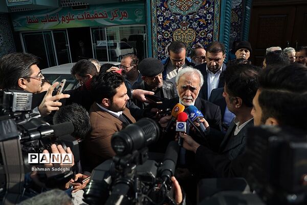 بیمارستان خاتم‌الانبیاء پس از اعلام خبر وخامت حال آیت‌الله هاشمی شاهرودی