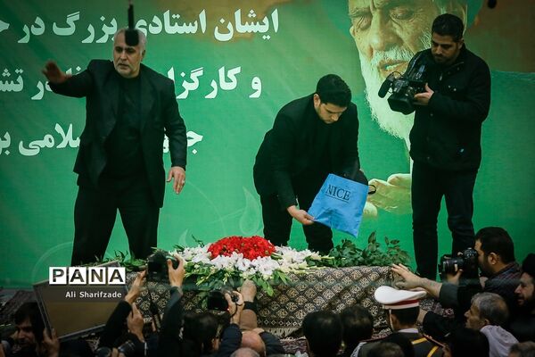 مراسم وداع با پیکر آیت‌الله هاشمی شاهرودی - مسجد امام صادق (ع)