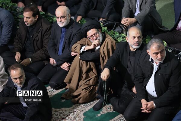 مراسم اقامه نماز بر پیکر آیت‌الله هاشمی شاهرودی به امامت رهبر انقلاب