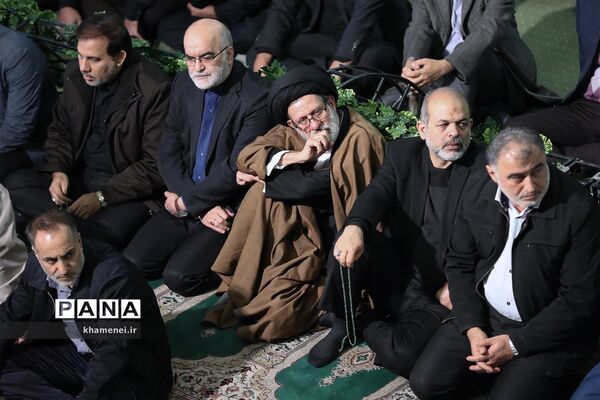 مراسم اقامه نماز بر پیکر آیت‌الله هاشمی شاهرودی به امامت رهبر انقلاب