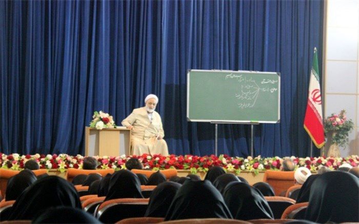 حجت الاسلام قرائتی : آموزش جوانان بایدمتصل به پرورش صحیح در راستای مسیر الهی باشد