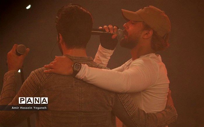 عکس یادگاری هواداران با «ماکان بند» در کنسرت  45 هزار تومانی