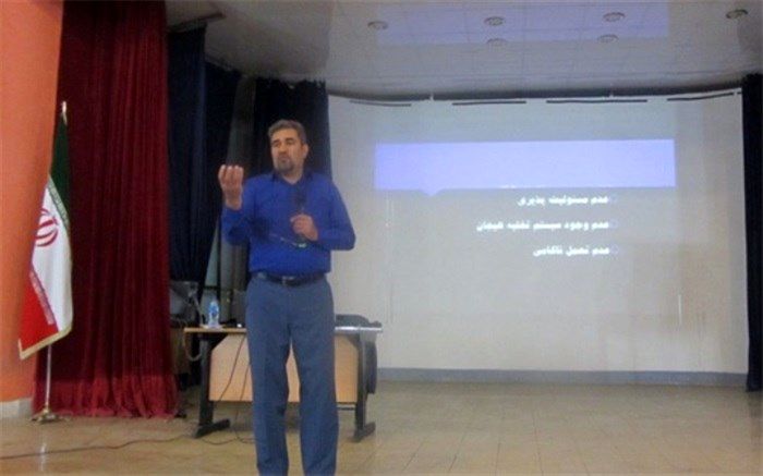 نبود آگاهی  والدین از برنامه های فضای مجازی باعث بروز مشکلات می شود