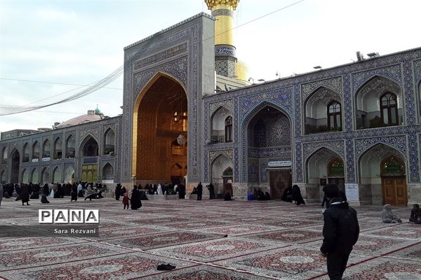آئین سنتی غبارروبی محوطه حرم امام مهربانی‌هادر مشهد مقدس