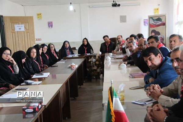 جلسه هم‌اندیشی  مسئولان سازمان دانش‌آموزی و مناطق