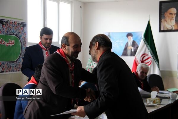 جلسه هم‌اندیشی  مسئولان سازمان دانش‌آموزی و مناطق