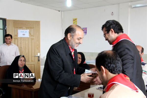 جلسه هم‌اندیشی  مسئولان سازمان دانش‌آموزی و مناطق