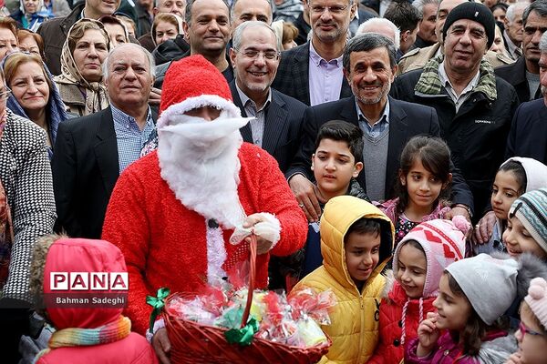 حضور احمدی‌نژاد در مراسم سال نو میلادی  ارامنه شرق تهران