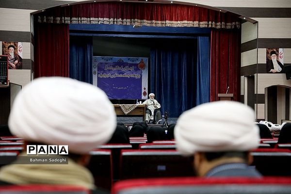 اجلاس استانی نماز ویژه ائمه جماعت مدارس شهر تهران