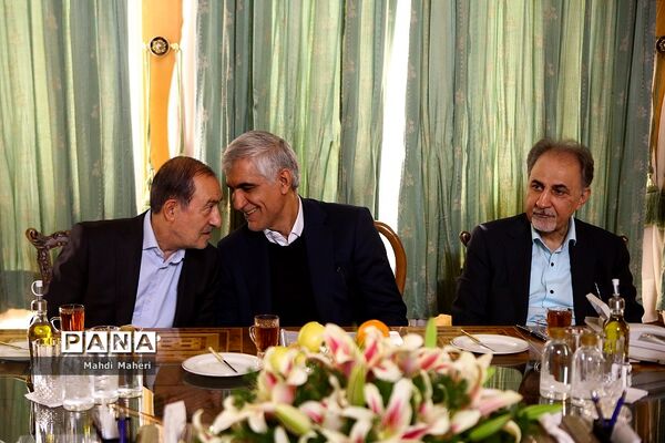 نشست مشترک شهرداران تهران در دوره انقلاب  شکوهمند اسلامی