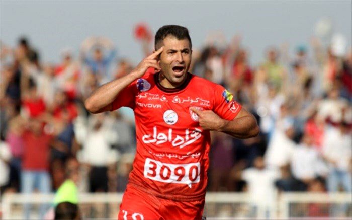 مهاجم محبوب تراکتورسازی تبریز شاگرد قلعه‌نویی می‌شود