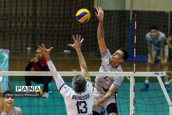 دیدار تیم‌های والیبال دورنای ارومیه و شهرداری گنبد