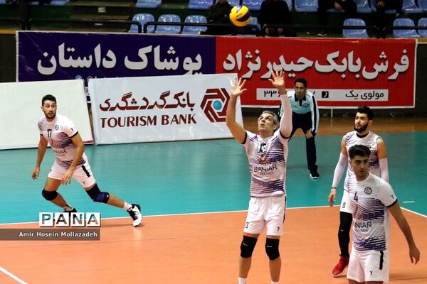 دیدار تیم‌های والیبال دورنای ارومیه و شهرداری گنبد