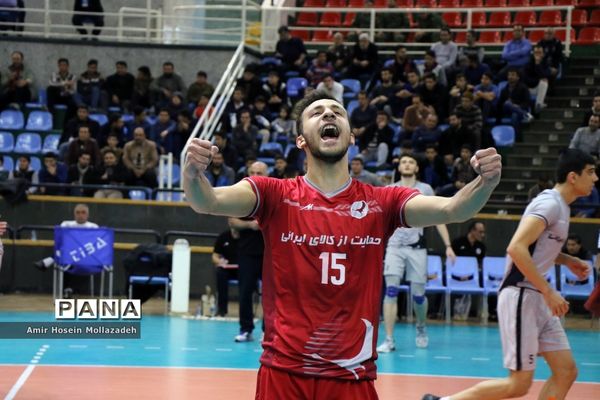 دیدار تیم‌های والیبال دورنای ارومیه و شهرداری گنبد