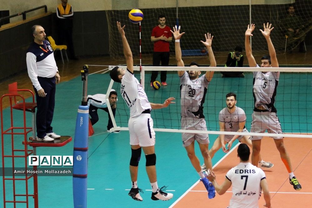 دیدار تیم‌های والیبال دورنای ارومیه و شهرداری گنبد