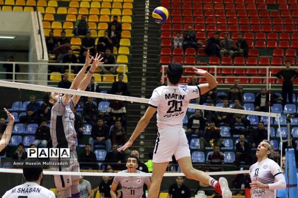دیدار تیم‌های والیبال دورنای ارومیه و شهرداری گنبد