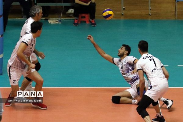 دیدار تیم‌های والیبال دورنای ارومیه و شهرداری گنبد