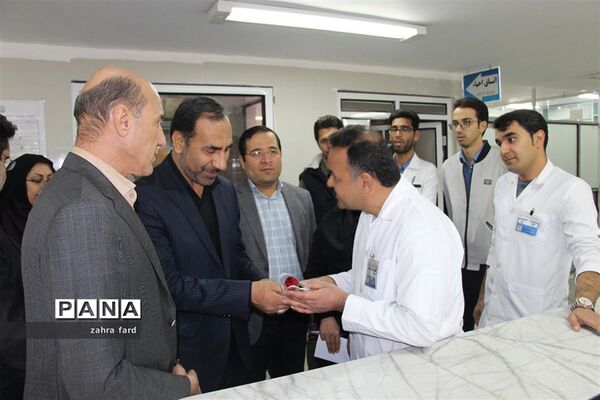 تقدیر از مقام پرستار توسط مسئولان شهرستان نی‌ریز