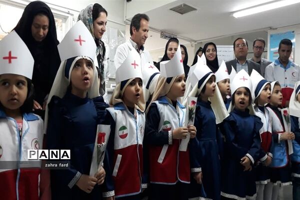 تقدیر از مقام پرستار توسط مسئولان شهرستان نی‌ریز