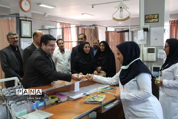 تقدیر از مقام پرستار توسط مسئولان شهرستان نی‌ریز
